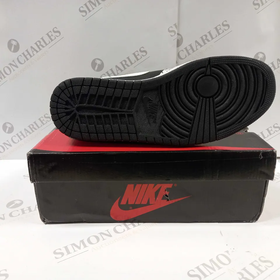 BOXED PAIR OF NIKE 575441 AIR JORDAN 1 IN BLACK/WHITE/MESH UK SIZE 10 