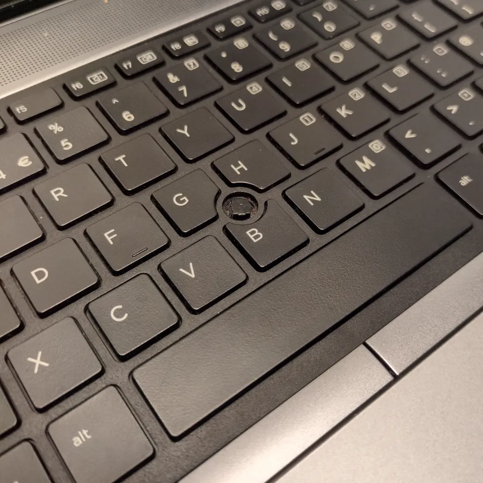 HP ELITEBOOK 840 LAPTOP – FAULTY, MISSING KEYCAP