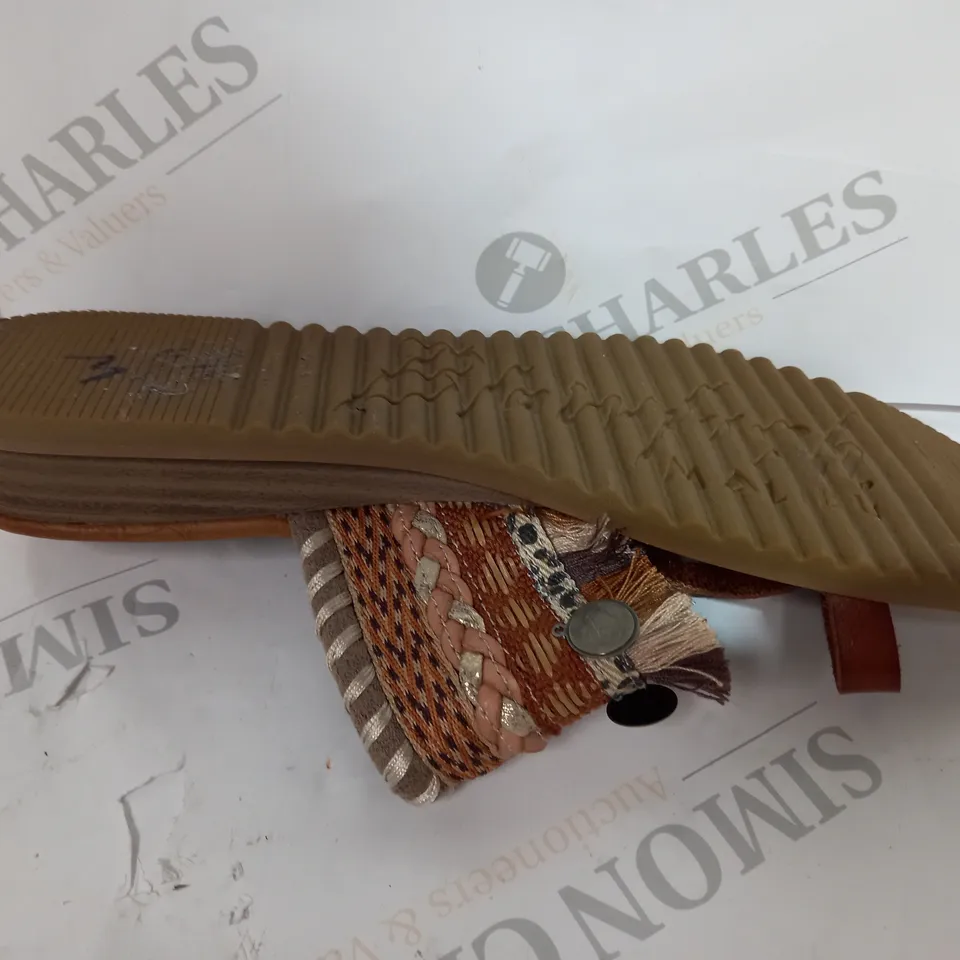 BLOWFISH MALIBU OPEN TOE SANDALS - SIZE 6