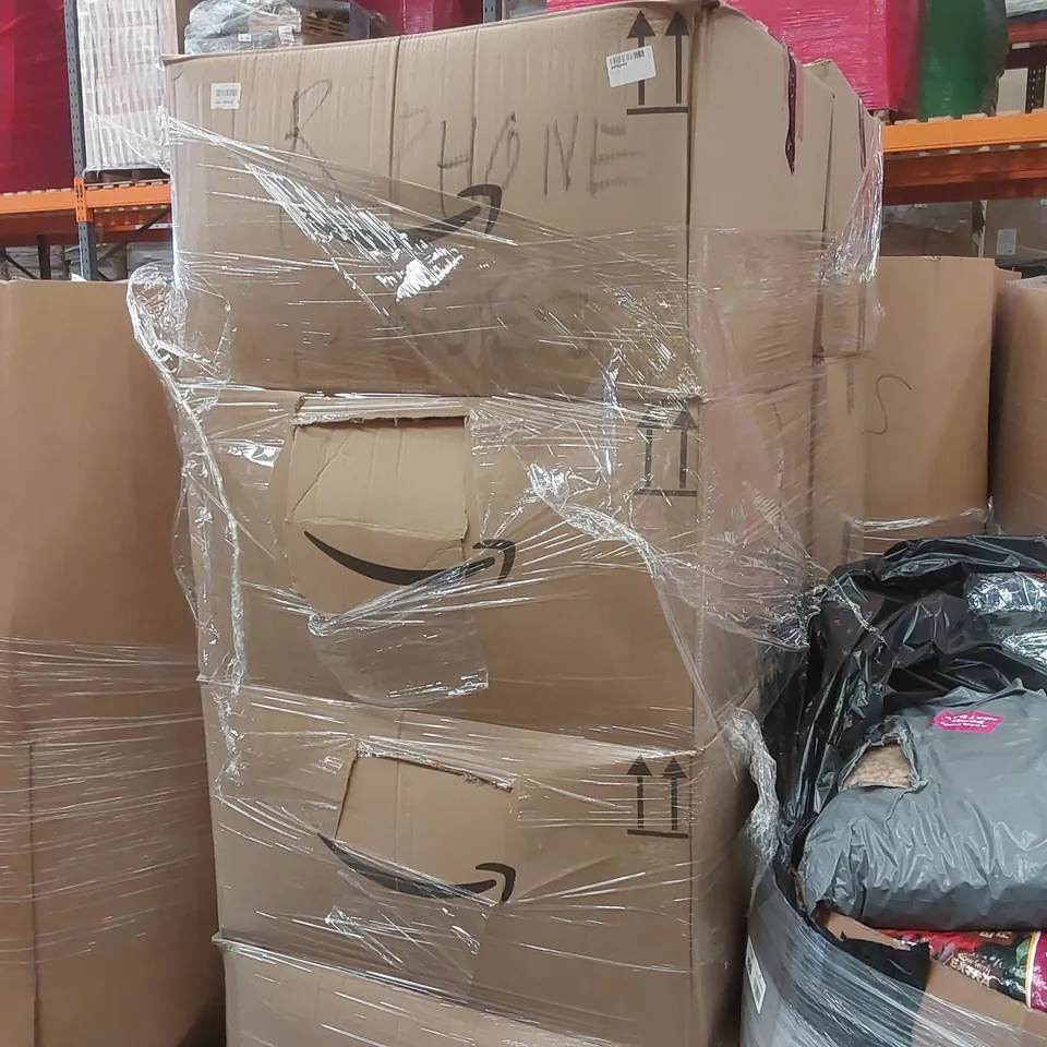 PALLET CONTAINING A LARGE ASSORTMENT O PARTY SUPPLIES INCLUDING BALLOONS, DECORATIONS AND PHONE CASES ECT