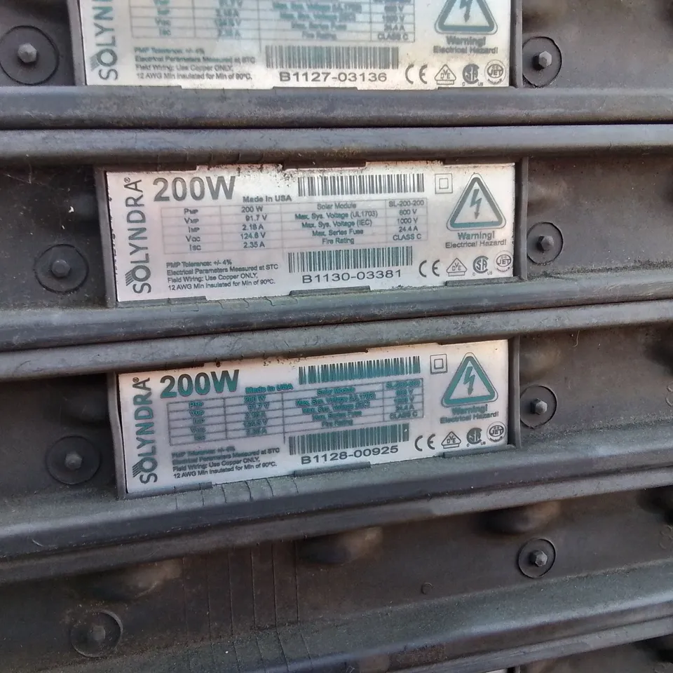 PALLET CONTAINING A LARGE QUANTITY OF UNTESTED SOLYNDRA 200W SOLAR PANELS