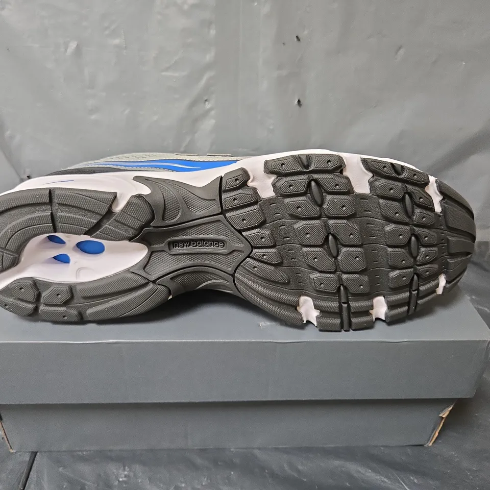 BOXED PAIR OF NEW BALANCE 740 TRAINERS IN SILVER/BLUE - UK 11