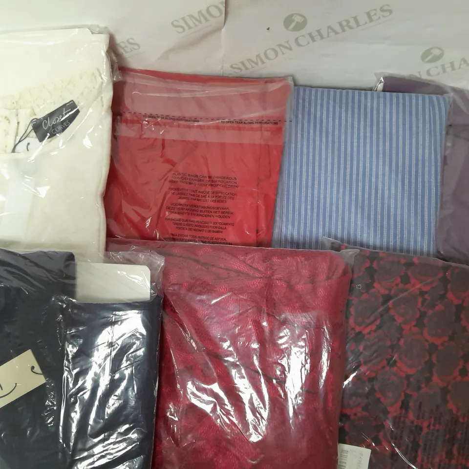 LOT OF APPROX 16 CLOTHING ITEMS IN VARIOUS BRANDS, STYLES, COLOURS AND SIZES