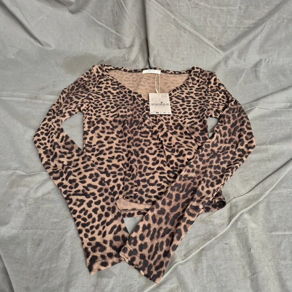 STR TEEN LONG SLEEVE TOP IN LEOPARD SIZE L