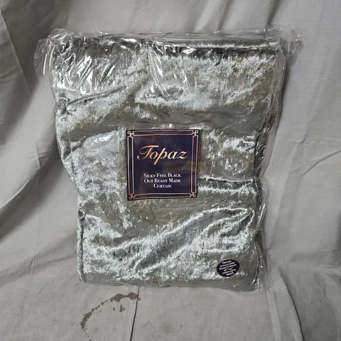 BOX OF APPROXIMATELY 8 X TOPAZ EYELET CURTAINS – SILKY FEEL BLACKOUT, FULLY LINED, 46 X 54 INCHES (117 CM X 137 CM) 