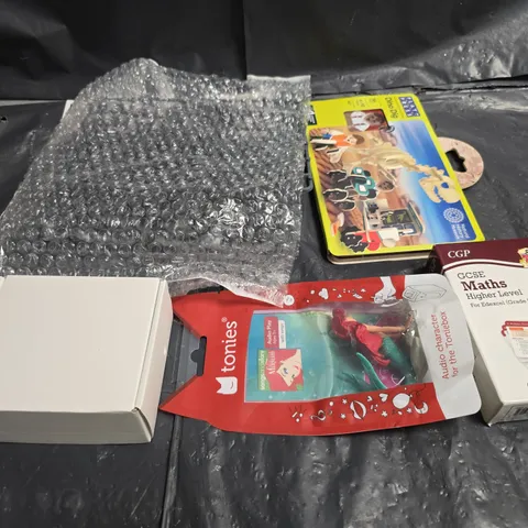 APPROXIMATELY 10 ASSORTED TOYS & GAMES PRODUCTS TO INCLUDE , REVISION CARDS , PUZZLES , ETC