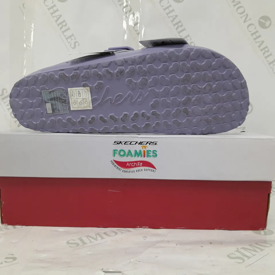 BOXED PAIR OF SKECHERS ARCH FIT FOAMIES SLIDE SANDALS IN LAVENDER SIZE 7