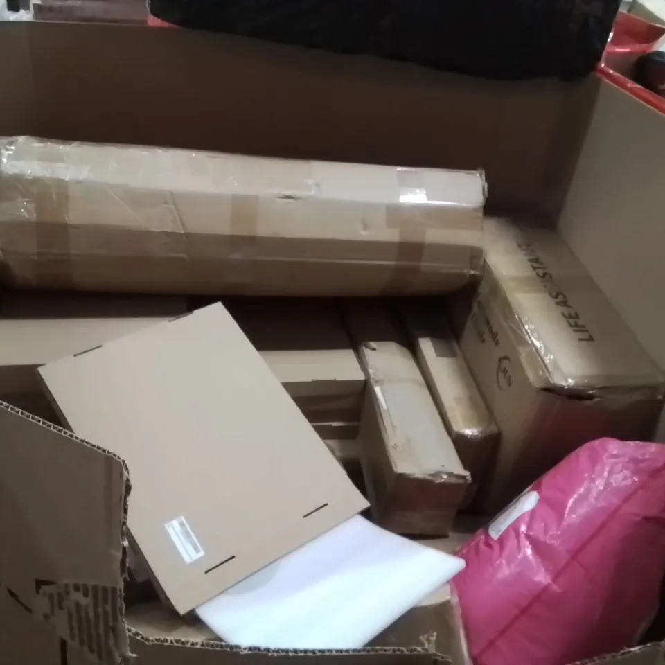 PALLET OF ASSORTED HOUSEHOLD GOODS AND PRODUCTS TO INCLUDE;CHOPPING BOARD,AREA RUG,PRAM