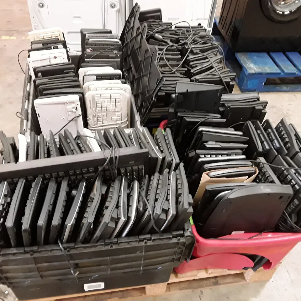 PALLET OF APPROXIMATELY 134 ASSORTED KEYBOARDS