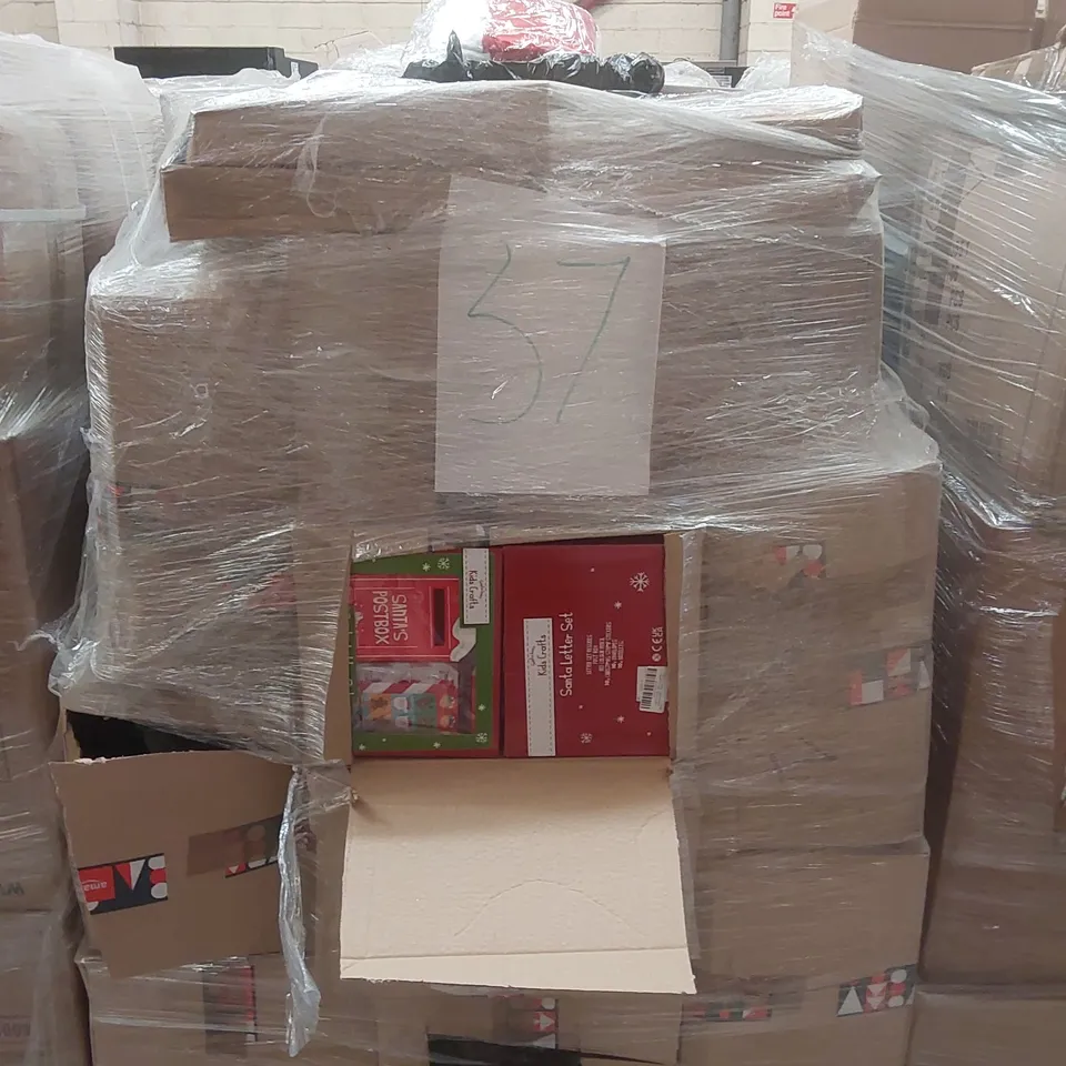 PALLET CONTAINING A VERY LARGE QUANTITY OF ASSORTED ITEMS INCLUDING: SANTA LETTER SETS, SANTA HATS LED WREATHS ECT
