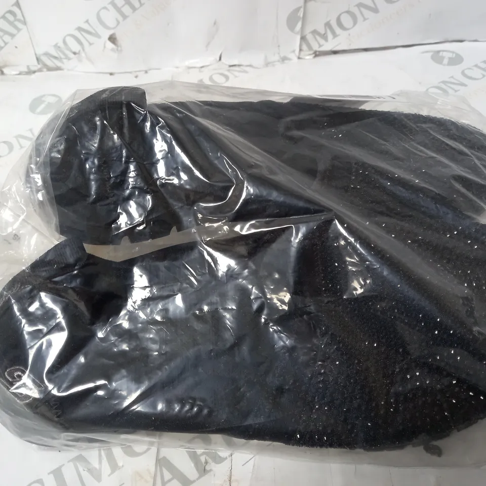 SKECHERS MAUVE SLIP ON SHOES - SIZE 4.5