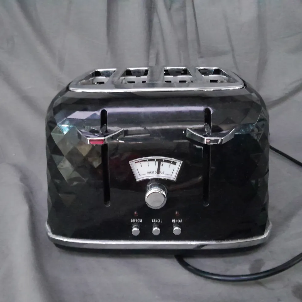 BOXED DELONGHI BRILLANTE BLACK 4 SLICE TOASTER IN BLACK