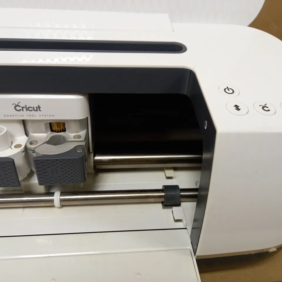 CRICUT MAKER SMART CUTTING MACHINE