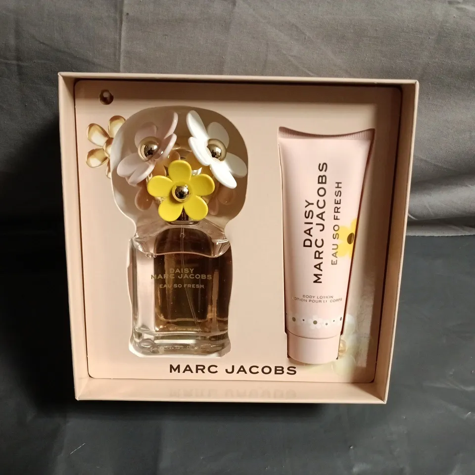 MARC JACOBS DAISY EAU SO FRESH GIFT SET