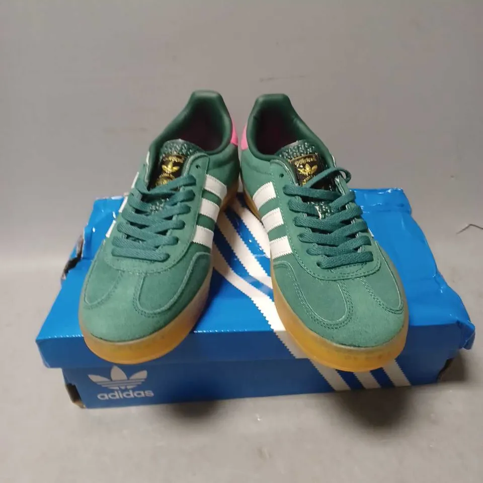 BOXED PAIR OF ADIDAS GAZELLE TRAINERS - 4.5