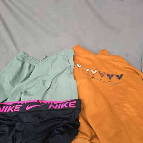 APPROXIMATELY 20 ASSORTED CLOTHING PRODUCTS IN VARIOUS STYLES & SIZES TO INCLUDE JACKETS, T-SHIRTS, SHORTS ETC