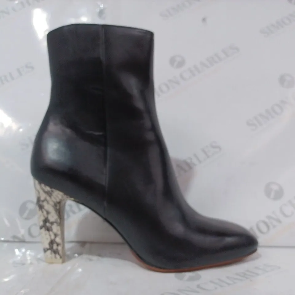 BOXED PAIR OF REISS SOPHIA HEELED CHELSEA BOOTS IN BLACK SIZE 7