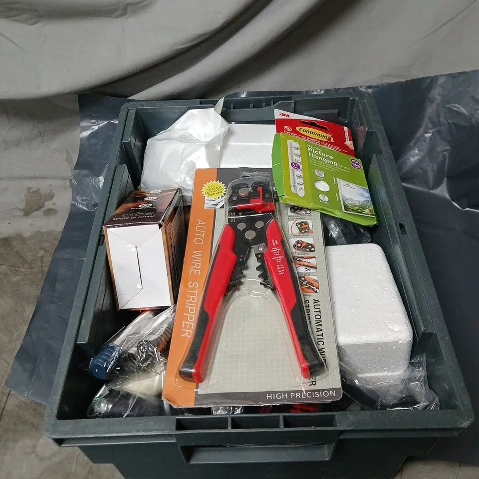APPROXIMATELY 20 ASSORTED HOUSEHOLD ITEMS TO INCLUDE LED WIND LAMP, WIRE STRIPPER/CRIMPER, PICTURE HANGING STRIPS, VACUUM ATTACHMENT ETC