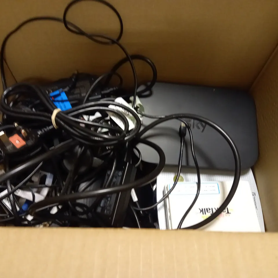 LOT OF ASSORTED TECH ITEMS TO INCLUDE CARIOUS CABLES, ROUTERS AND CHARGERS