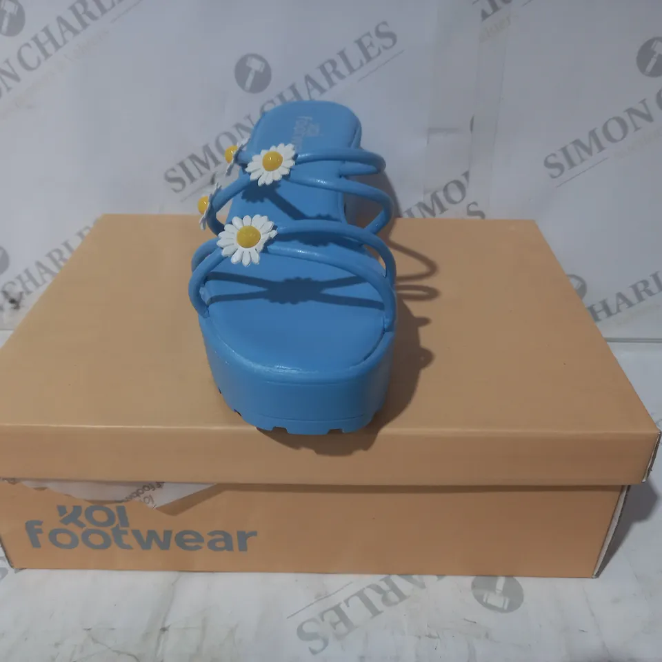 BRAND NEW BOXED PAIR OF KOI VEGAN LEATHER BLOOMING DAISY OASIS STRAPPY SLIDERS IN BLUE UK SIZE 5