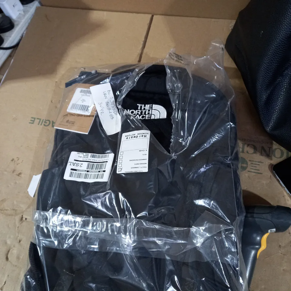 THE NORTH FACE VAULT BACKPACK- BLACK