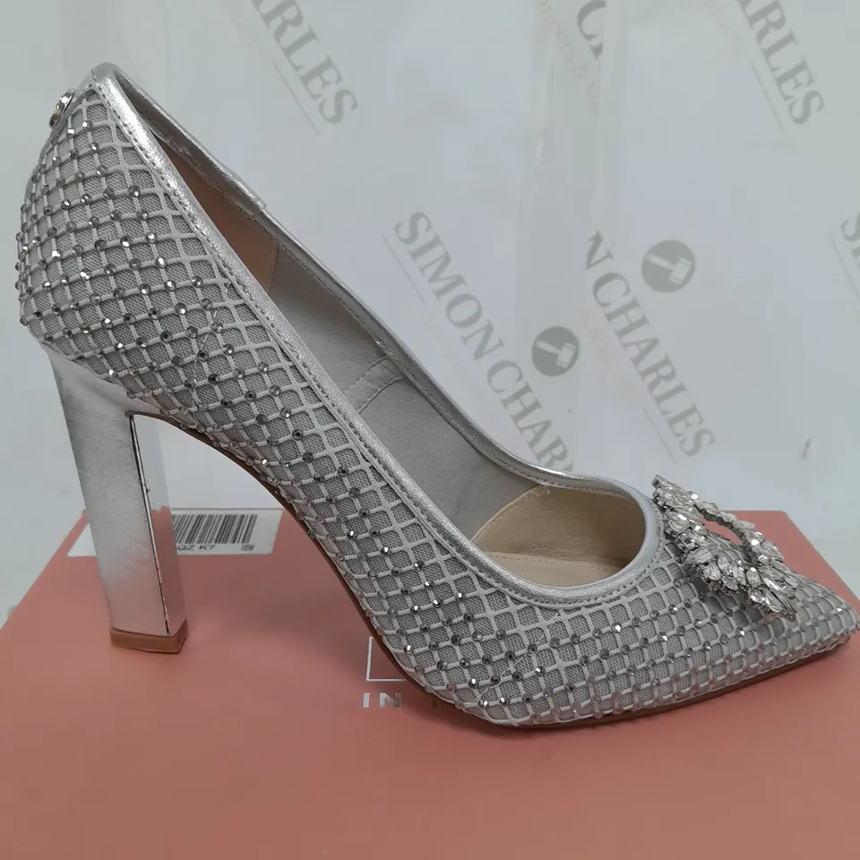 MODA IN PELLE KYLIEE COURT SILVER SIZE 7