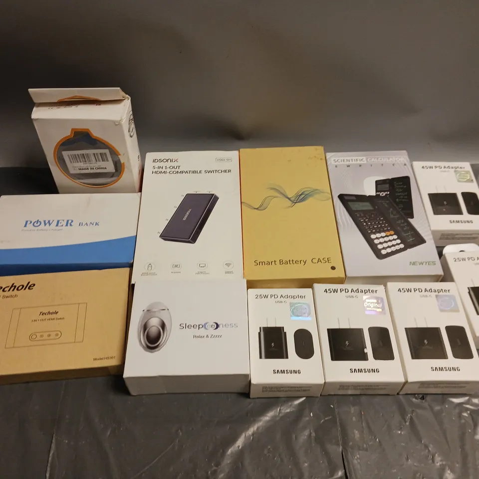 LOT OF APPROX. 12 ELECTRICAL GOODS TO INCLUDE ADAPTERS, HDMI SWITCHER AND A WIRELESS SPEAKER
