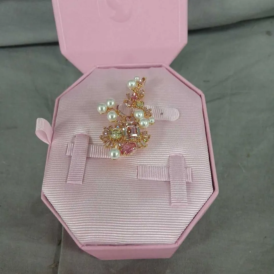 SWAROVSKI FLORAL BROOCH WITH FAUX PEARLS AND CRYSTALS IN PINK PRESENTATION BOX