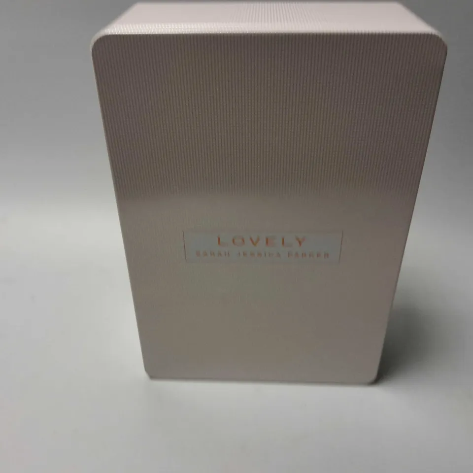 BOXED LOVELY SARAH JESSICA PARKER SET