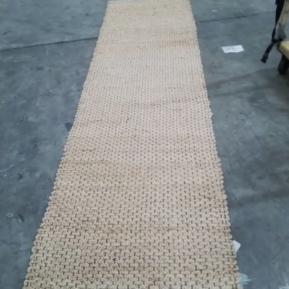 QUALITY DESIGNER AREA RUG - APPROXIMATELY 310X80CM