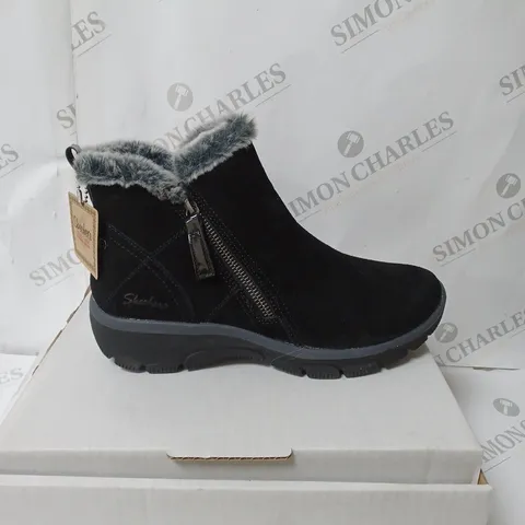SKETCHERS HIGH ZIP BOOT BLACK SIZE 5 1/2 - BOXED