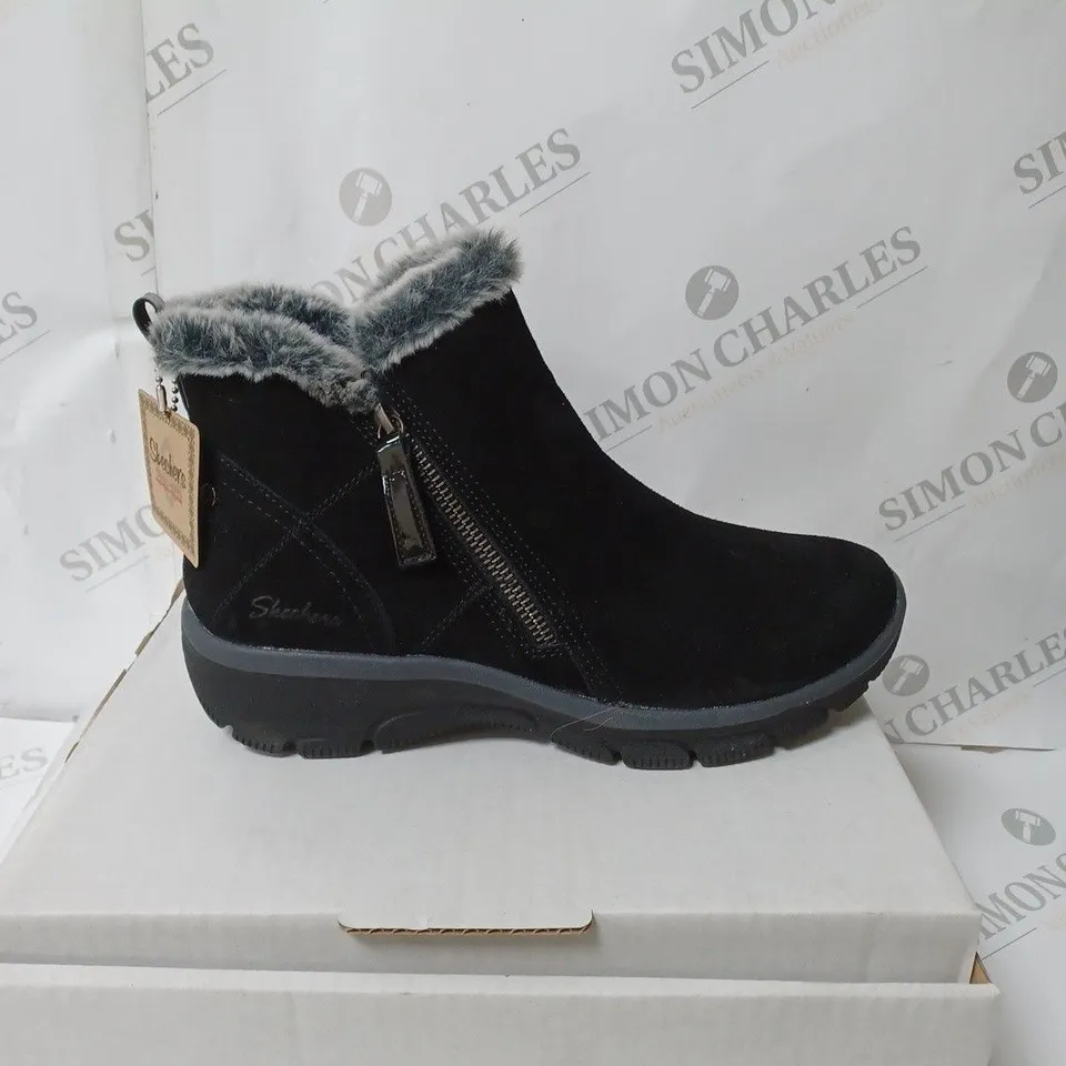 SKETCHERS HIGH ZIP BOOT BLACK SIZE 5 1/2 - BOXED