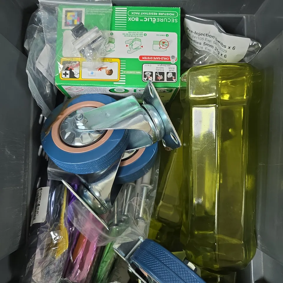 APPROXIMATELY 15 ASSORTED HOUSEHOLD PRODUCTS TO INCLUDE MODELLING CLAY, FACE CLOTHS, CLEANING TABLETS ETC 