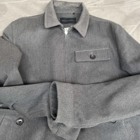 BANANA REPUBLIC GREY WOOL COAT – ZIP FRONT, CHEST PATCH POCKET - SIZE UNSPECIFIED