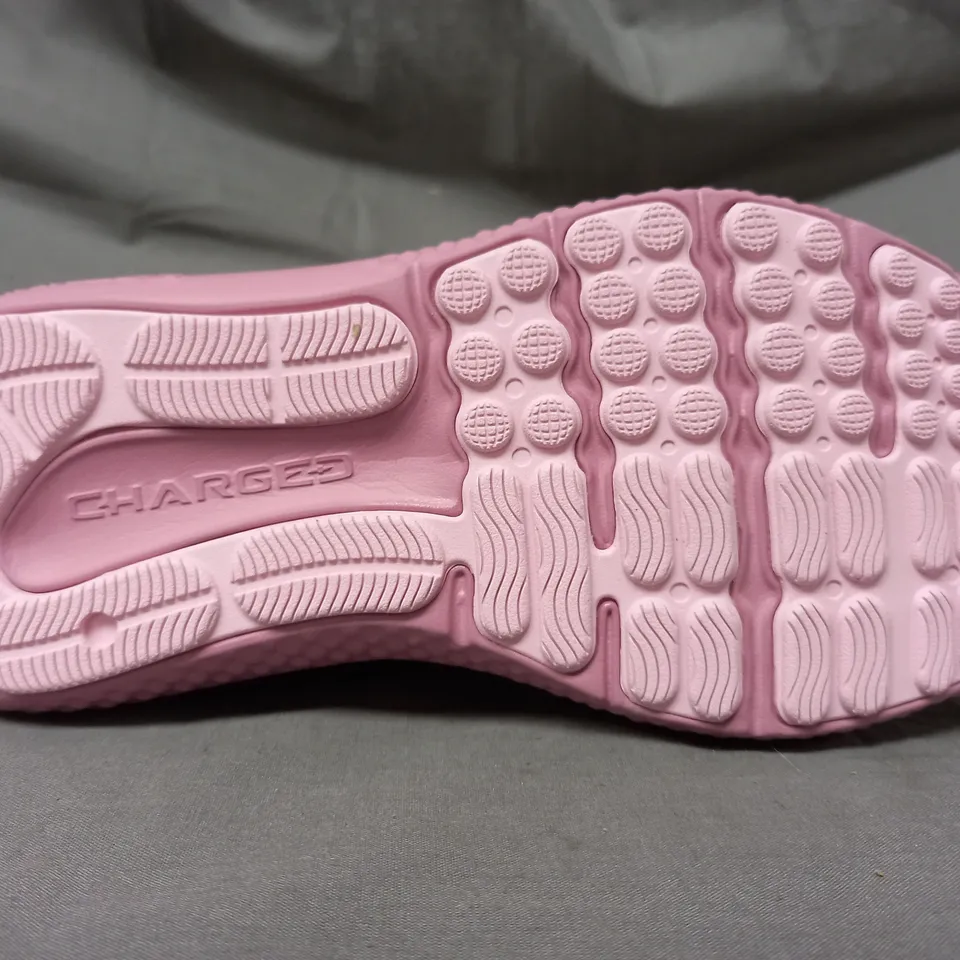 BOXED PAIR OF UNDER ARMOUR CHARGED SURGE 4 SHOES IN PINK UK SIZE 5