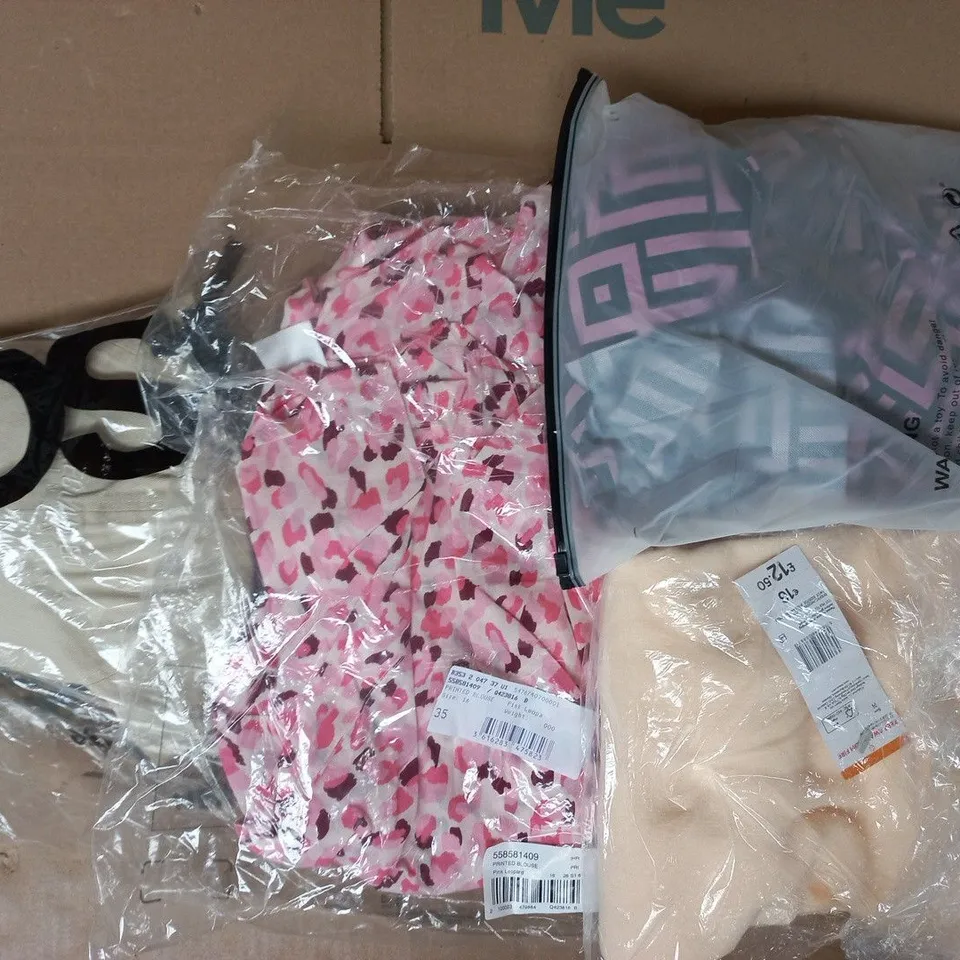 APPROXIMATELY 20 ASSORTED CLOTHING AND FASHION PRODUCTS IN VARIOUS STYLES AND SIZES - COLLECTION ONLY