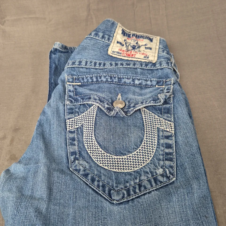 TRUE RELIGION STRAIGHT LEG DENIM JEANS SIZE 32