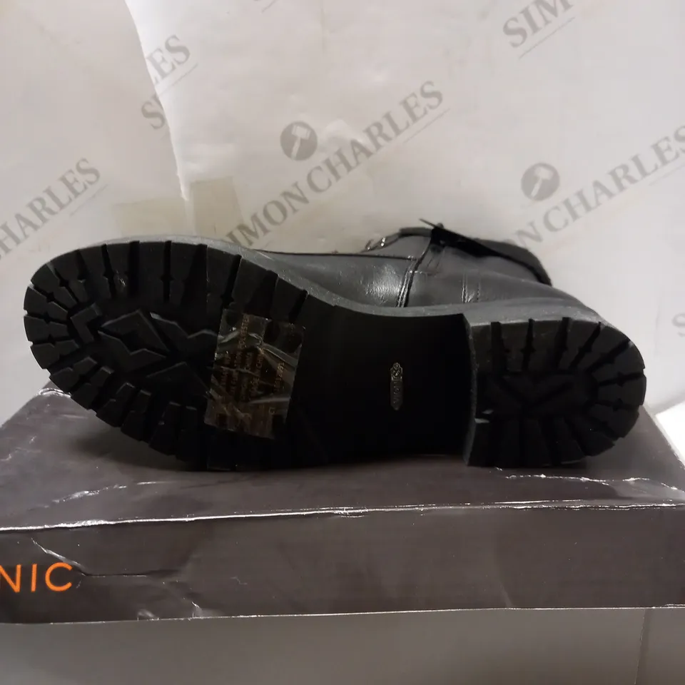 VIONIC ZOEY LEATHER HIKER BOOT BLACK - SIZE 7