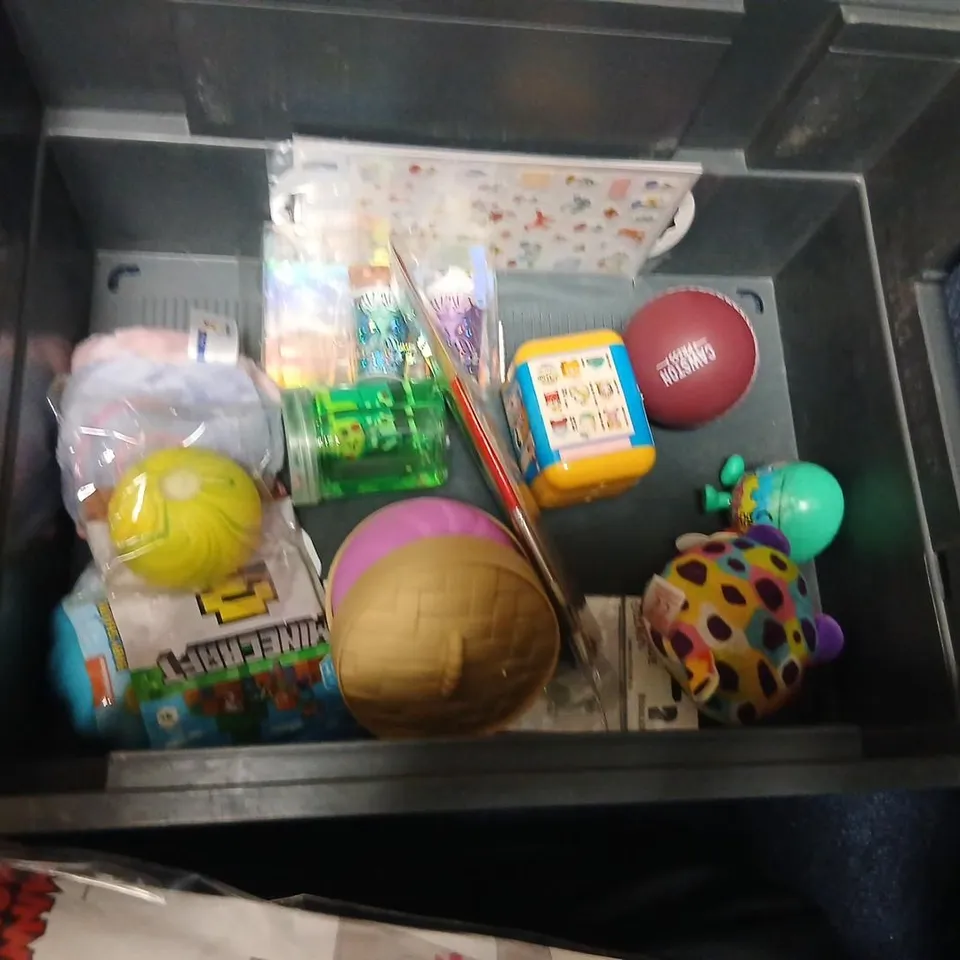 LARGE QUANTITY OF ASSORTED TOYS AND ACCESSORIES TO INCLUDE; ROCKET CRAYONS, MARVEL AVENGERS THANOS, ELIMINATOR MOD PACK, GRUFFALO GAME, EEVEE BUNDLE AND TONIES AUDIO CHARACTER