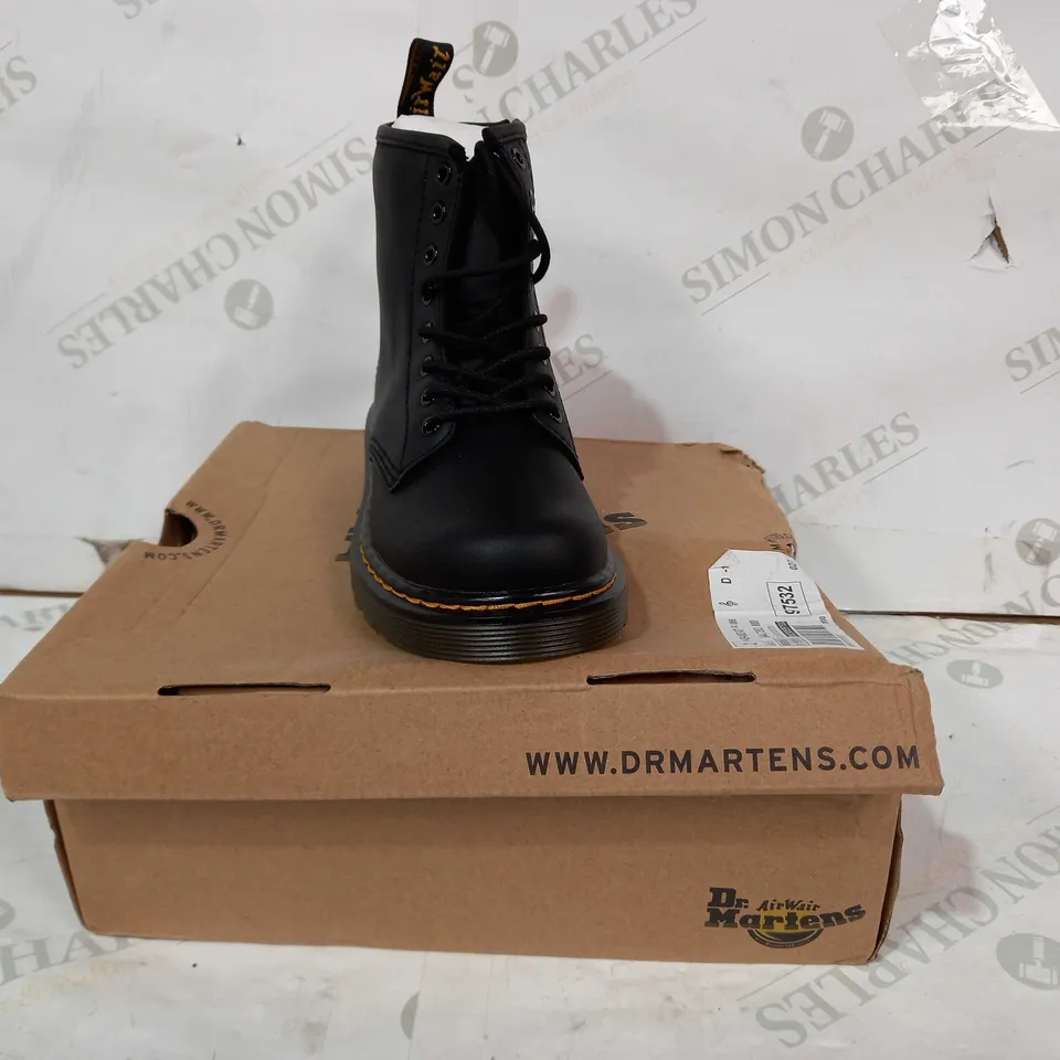 BOXED PAIR OF DR MARTENS CHILDREN'S BOOTS IN BLACK UK SIZE 11.5