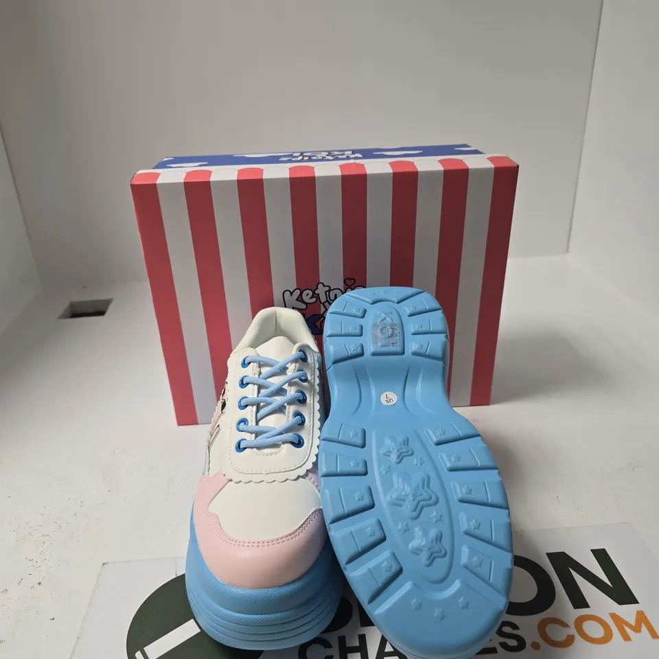 BOXED KETNIPZ X KOI PLATFORM SNEAKERS – WHITE/PINK/BLUE - US 8