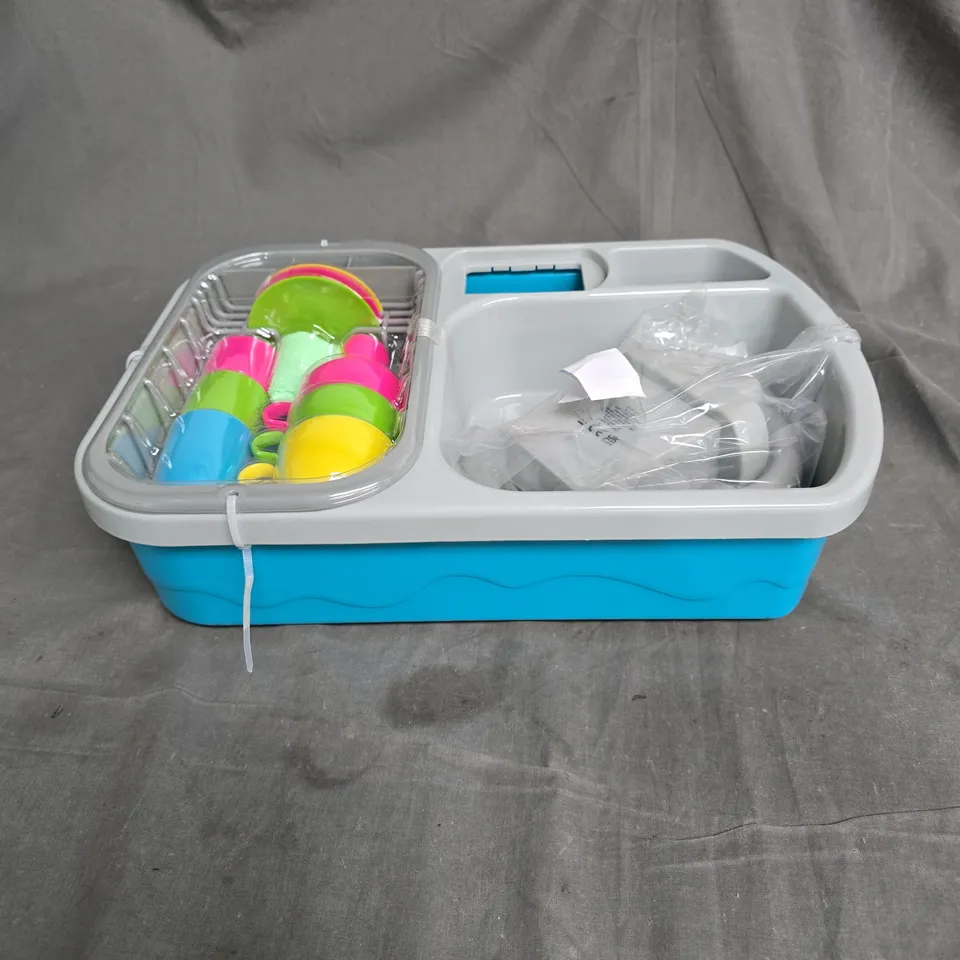 CAGE CONTAINING A LARGE QUANTITY OF KIDS TOYS AND GAMES TO INCLUDE BEST EVER DOUGH ART, KIDS KITCHEN SINK AND DISHES SET, H2O GO! DOUBLE SLIDE, HAPELLO MAGNETIC ANIMAL ALPHABET, HELLO KITTY PLUSH TOY 