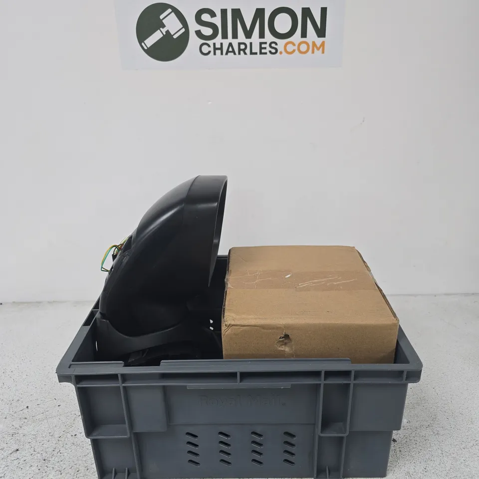 TOTE OF APPROXIMATELY 3 ITEMS INCLUDING A WING MIRROR,