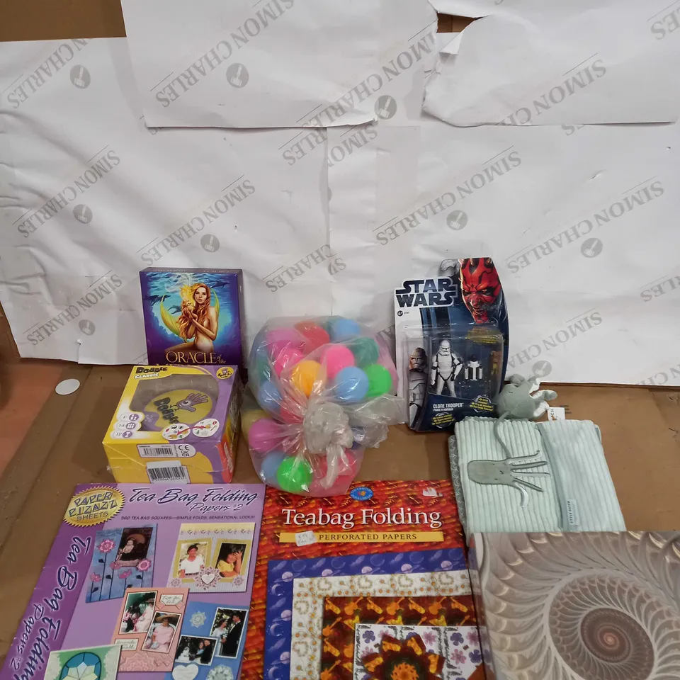 BOX OF APPROX 10 ASSORTED TOYS AND GAMES TO INCLUDE JIGSAWS, COLOURING BOOKS AND ACTION FIGURES
