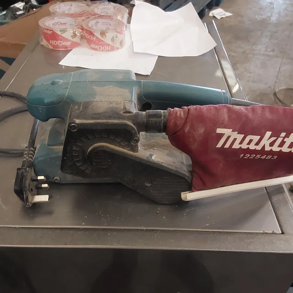 MAKITA 9911 BELT SANDER 