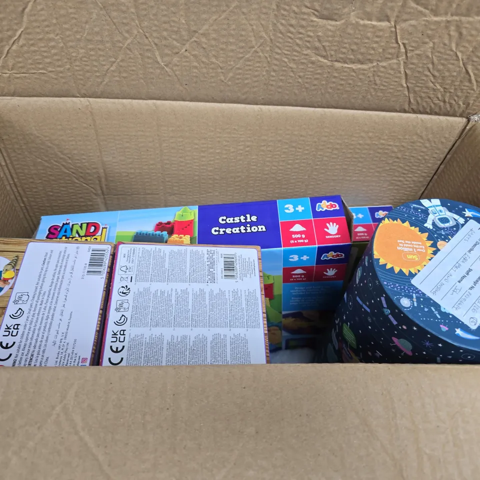 APPROXIMATELY 7 ASSORTED TOYS & GAMES PRODUCTS TO INCLUDE SAND SATIONAL, BUSY LITTLE HAMSTER, THE SOLAR SYSTEM PUZZLE, ETC - COLLECTION ONLY