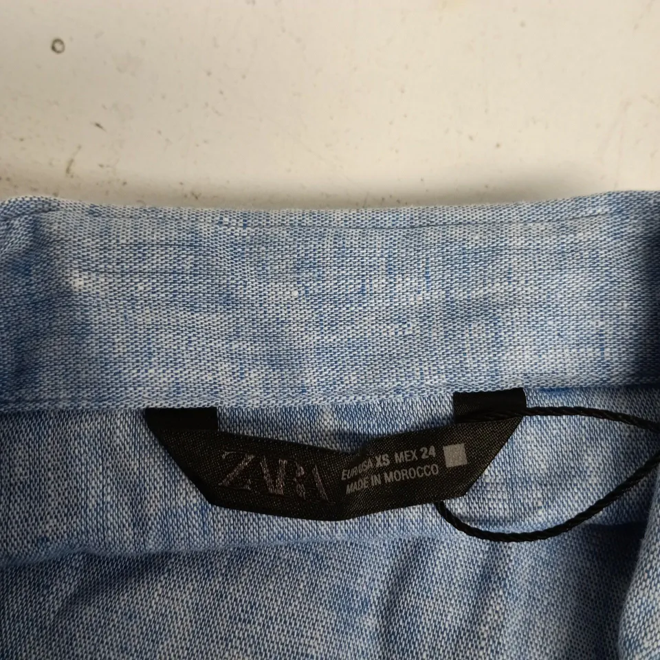 ZARA LIGHT BLUE DENIM-STYLE SHIRT, UK XS (MEX 24) – MADE IN MOROCCO