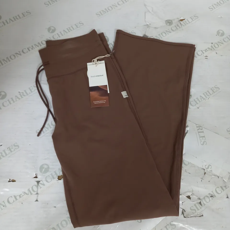 VUORI WOMENS DAILY WIDE LEG TROUSER IN CLOVE SIZE M