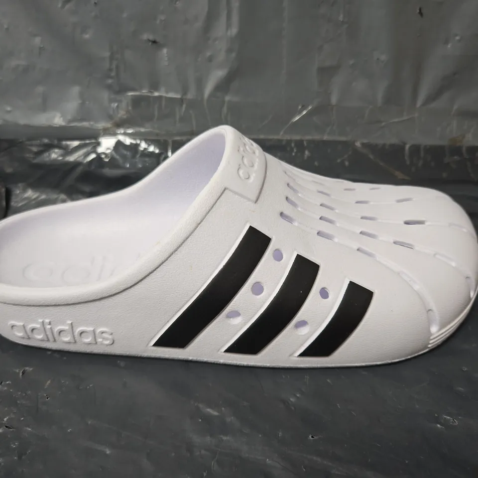 UNBOXED PAIR OF ADIDAS SLIDES IN WHITE - UK 5