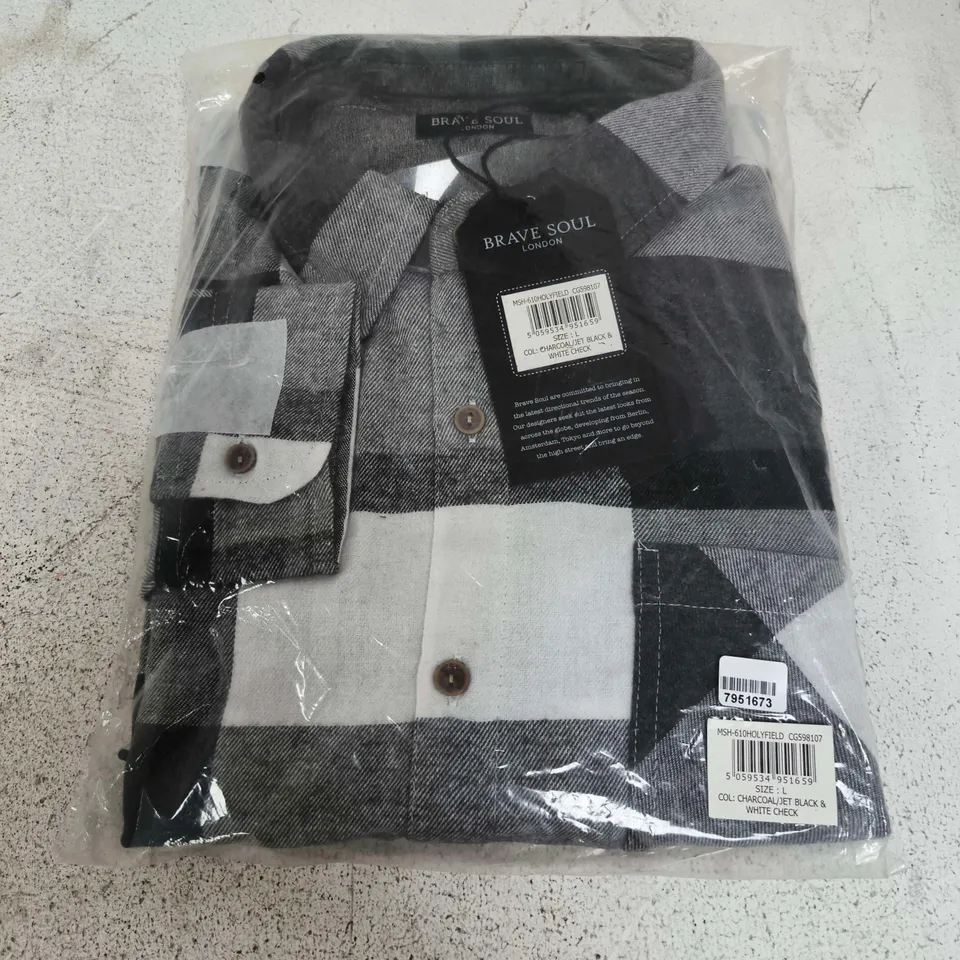 BAGGED BRAVE SOUL CHECK OVERSHIRT IN CHARCOAL/WHITE - LARGE